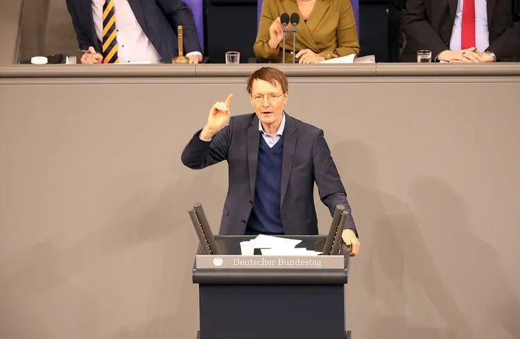 Deutschland arbeitet an der Legalisierung von Cannabis, sagt der Gesundheitsminister