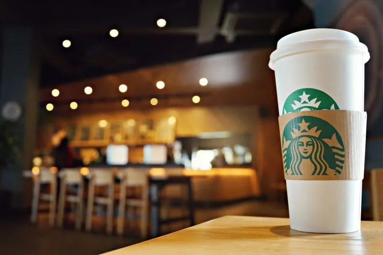 Starbucks und McDonalds bei vielen Anlegern im Fokus