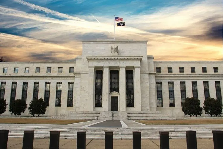 Erste Zinserhöhung der Federal Reserve um einen halben Punkt seit 2000