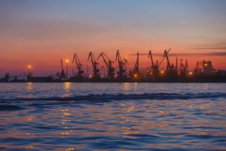 Russland sprengt Hafen von Mariupol
