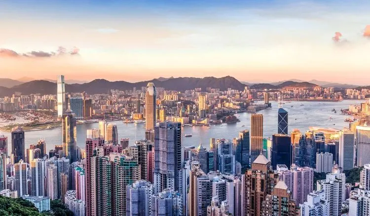 Xi Jinping besteht darauf, dass Hongkong am 25. Jahrestag der Übergabe von Patrioten regiert werden muss
